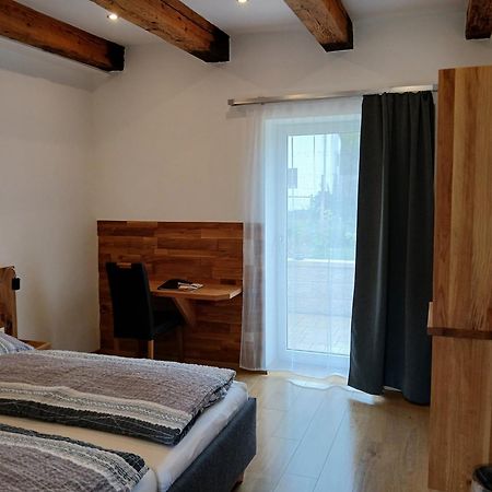 Weingut Thomas Brandl Bed and Breakfast Strass  Exteriör bild
