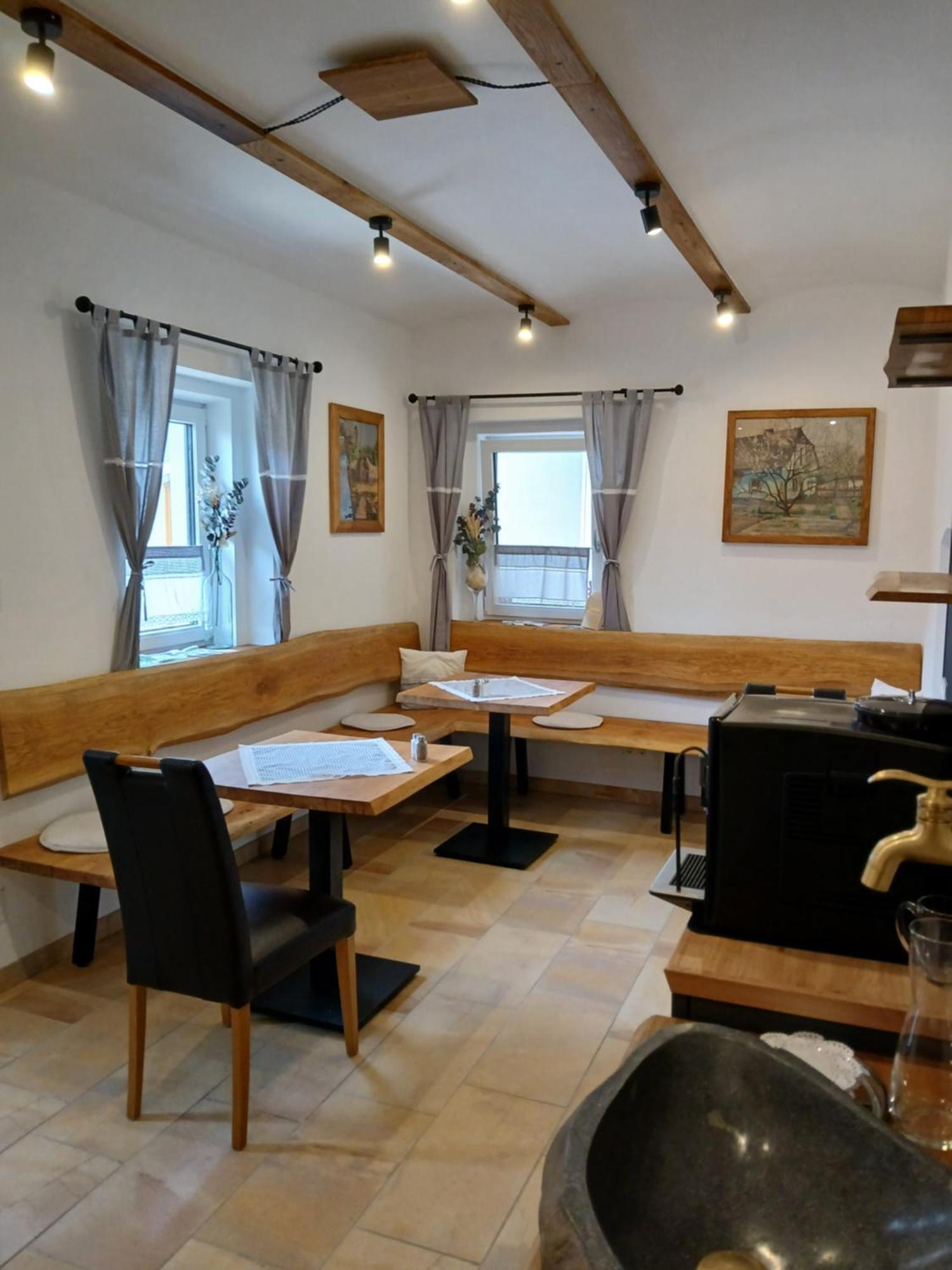 Weingut Thomas Brandl Bed and Breakfast Strass  Exteriör bild