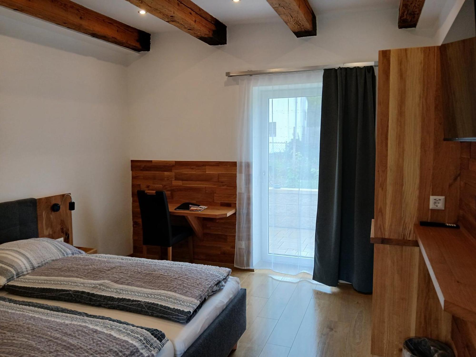 Weingut Thomas Brandl Bed and Breakfast Strass  Exteriör bild