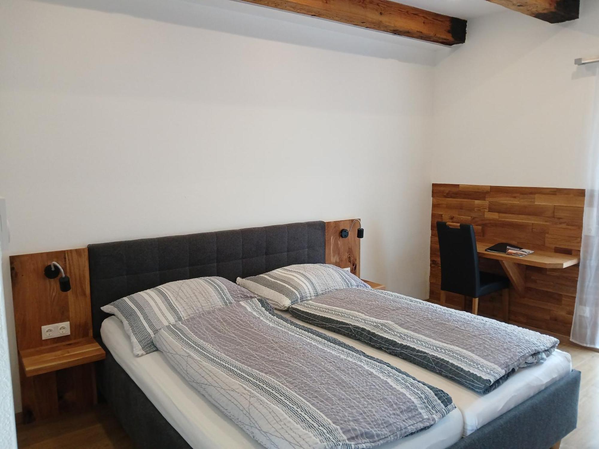 Weingut Thomas Brandl Bed and Breakfast Strass  Exteriör bild