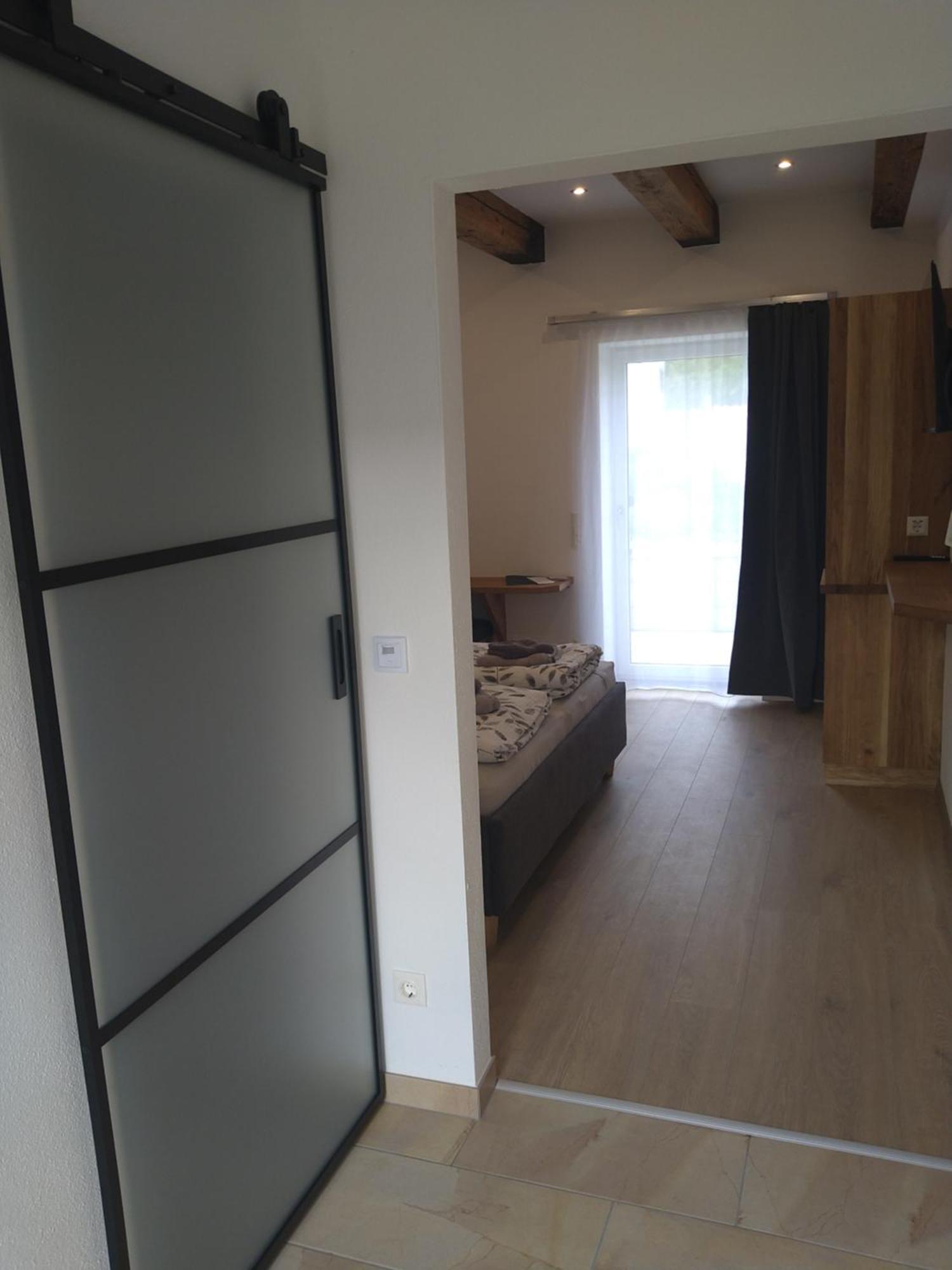 Weingut Thomas Brandl Bed and Breakfast Strass  Exteriör bild